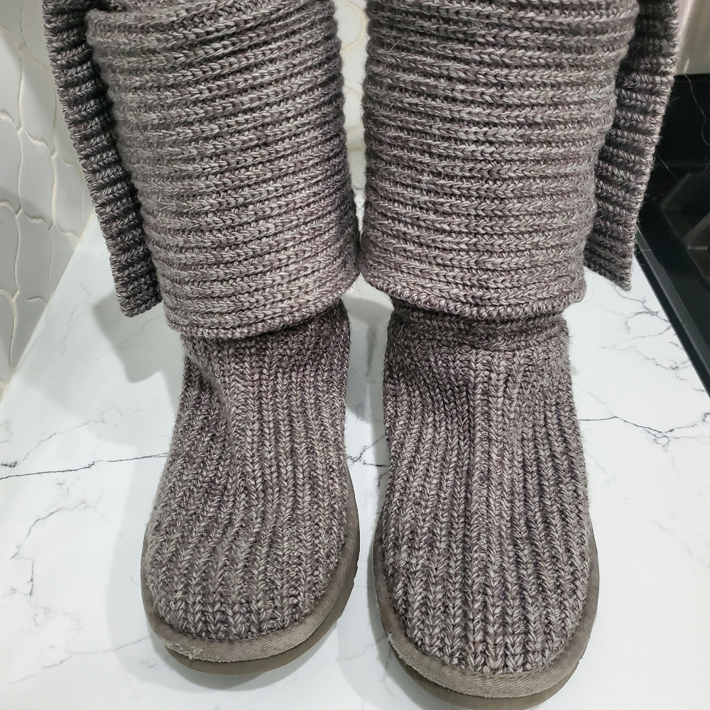 Grey UGG classic cardy II